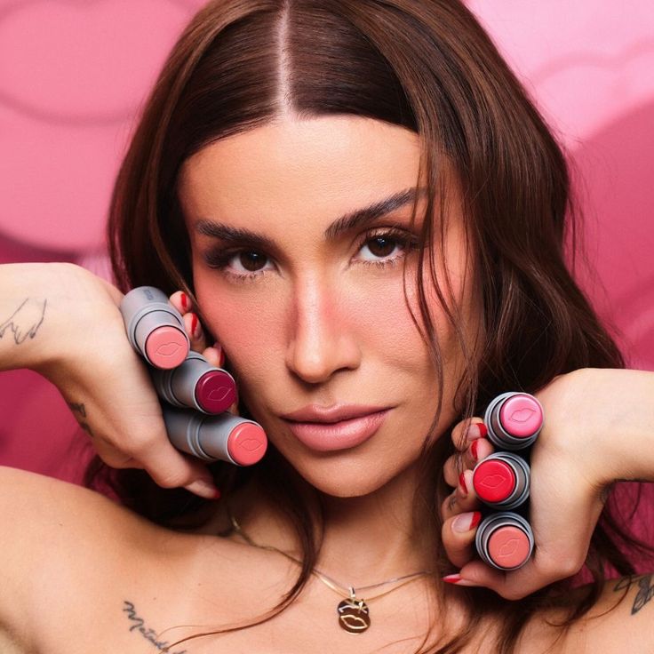 Τα 5 Κρεμώδη Viral Ρουζ σε Στικ: Βρες αυτό που ταιριάζει στην επιδερμίδα σου!