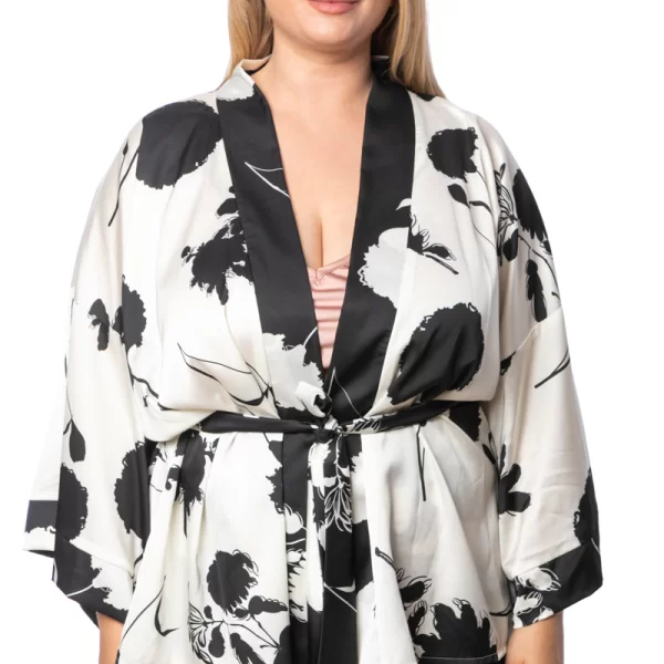 Σατέν κιμονό με ζώνη σε λευκό/μαύρο χρώμα
