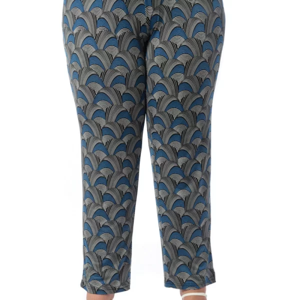 Εμπριμέ παντελόνι με φαρδιά μπάσκα σε μπλε χρώμα