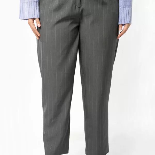 Παντελόνι ριγέ με πιέτες σε γκρι χρώμα