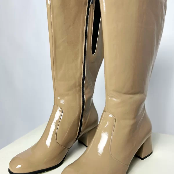 Λουστρίνι τετράγωνη μπότα σε μπεζ χρώμα