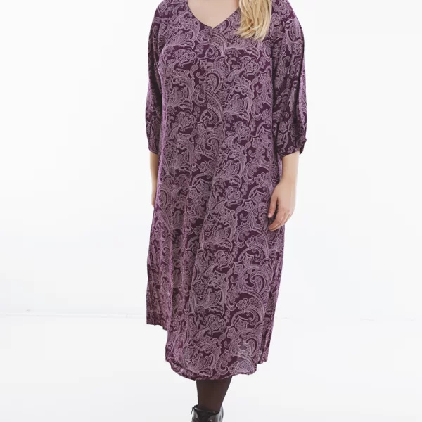 Εμπριμέ φόρεμα με κουμπιά στη λαιμόκοψη σε μωβ χρώμα