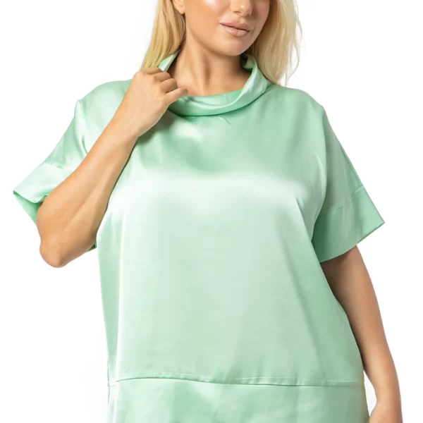 Σατέν μπλούζα με ξεχυλωτό γιακά στο χρώμα της μέντας