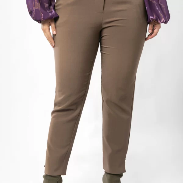 Παντελόνι με λάστιχο στο πίσω μέρος σε πούρο χρώμα