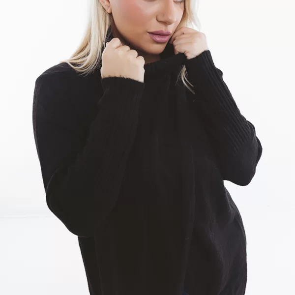 Πλεκτό ζιβάγκο με άνοιγμα στο τελείωμα σε μαύρο χρώμα