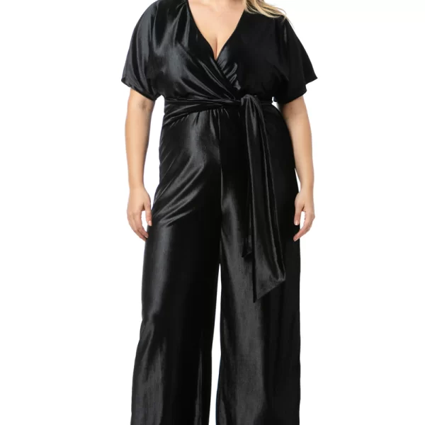 Ολόσωμη φόρμα βελουτέ με ζώνη σε μαύρο χρώμα