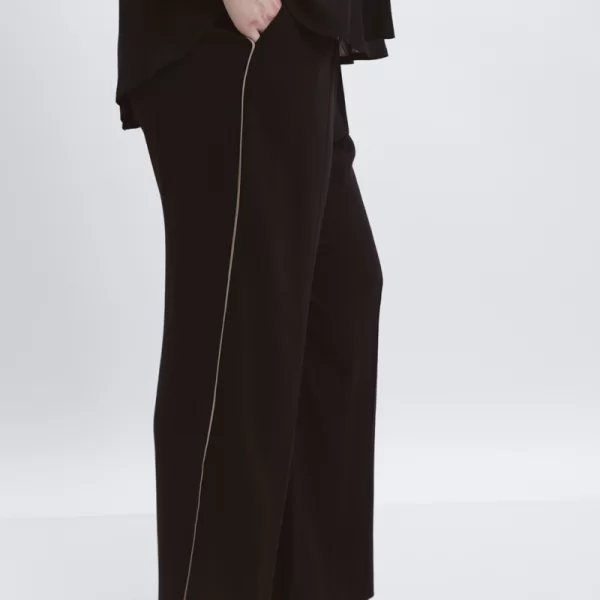 Παντελόνα με ρίγα στο πλάι σε μαύρο χρώμα