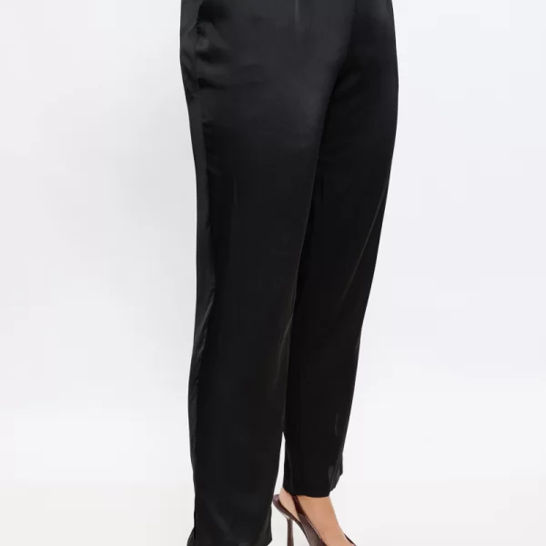 Σατέν κρεπ παντελόνι σε μαύρο χρώμα