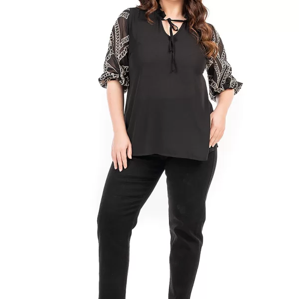 Μπλούζα με 3/4 μανίκια και κέντημα σε μαύρο χρώμα