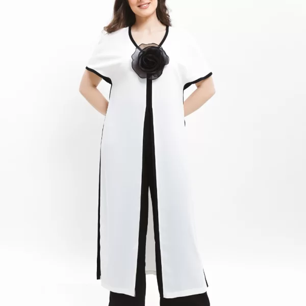 Μακριά καζάκα με μαύρη λεπτομέρεια σε εκρού χρώμα