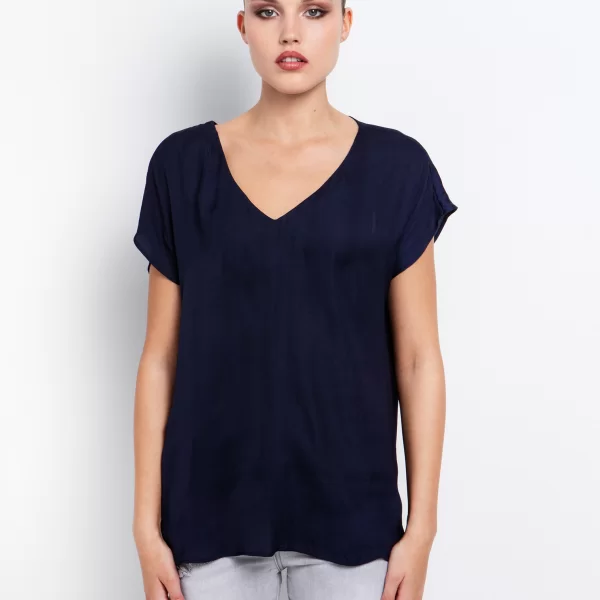 Aσύμμετρη σατινέ μπλούζα με V - ΜΠΛΕ NAVY