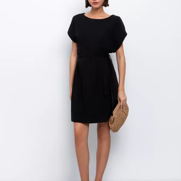 Ριχτό φόρεμα με ζώνη - ΜΑΥΡΟ