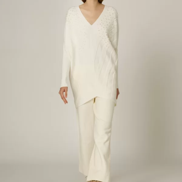 Μακρύ πλεκτό πουλόβερ με V ντεκολτέ και πέρλες Εκρού