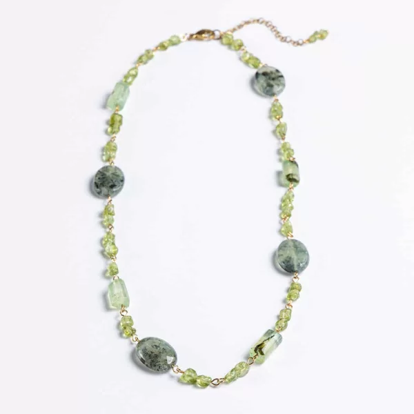 Χειροποίητο πράσινο κολιέ CUORO με πέτρες από περίδοτο και πρενίτη