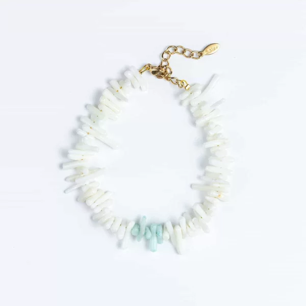 Χειροποίητο βραχιόλι Cuoro από λευκό και βεραμάν ακανόνιστο κοράλλι