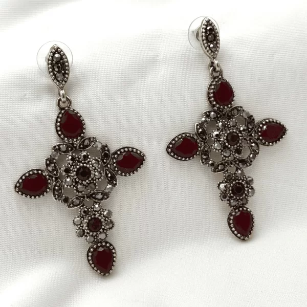 ΣΚΟΥΛΑΡΙΚΙΑ ΒΙΚΤΩΡΙΑΝΑ ΣΤΑΥΡΟΣ ΜΕ ΚΟΚΚΙΝΕΣ ΠΕΤΡΕΣ LUISA