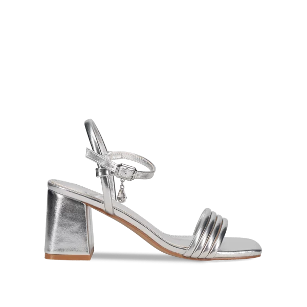 Ασημί πέδιλο