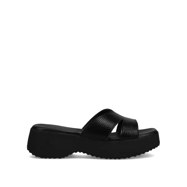 Μαύρη δερμάτινη πλατφόρμα