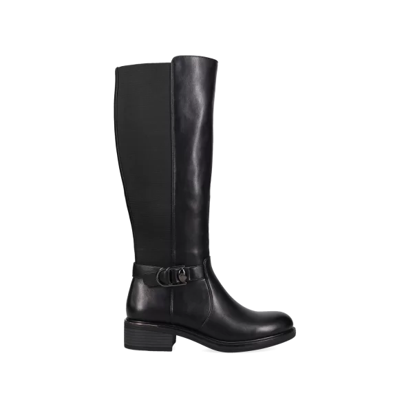 Μαύρη μπότα