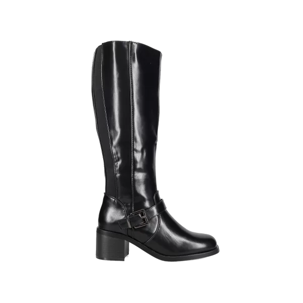 Μαύρη μπότα