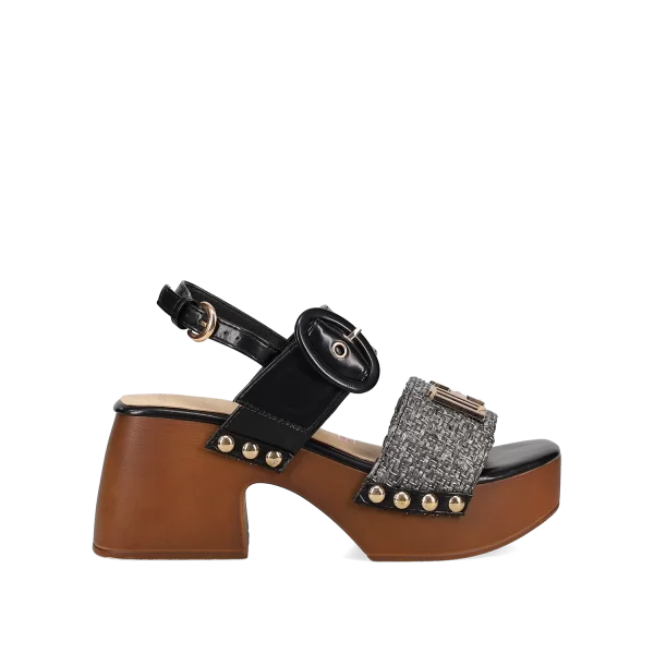 Μαύρο πέδιλο