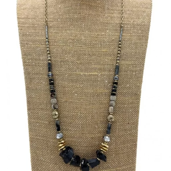 ΜΑΥΡΟ ΜΑΚΡΥ ΚΟΛΙΕ ΜΕ ΜΑΥΡΕΣ ΠΕΤΡΕΣ