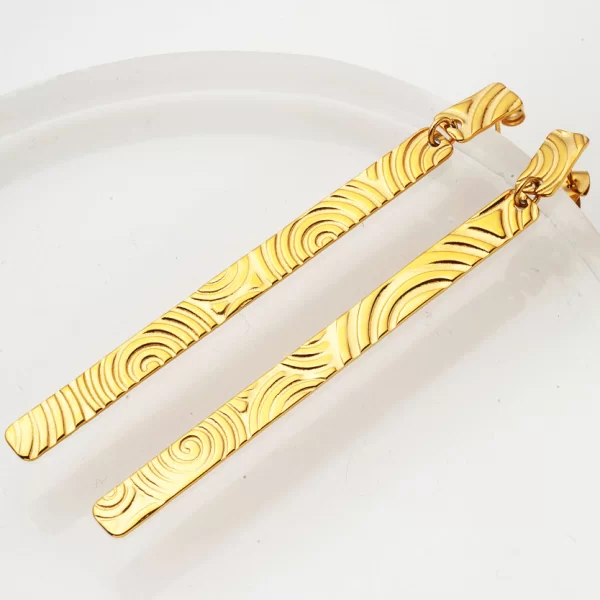 ΧΡΥΣΑ ΚΡΕΜΑΣΤΑ ΣΚΟΥΛΑΡΙΚΙΑ ΜΕ ΣΧΕΔΙΑ ΠΑΝΩ