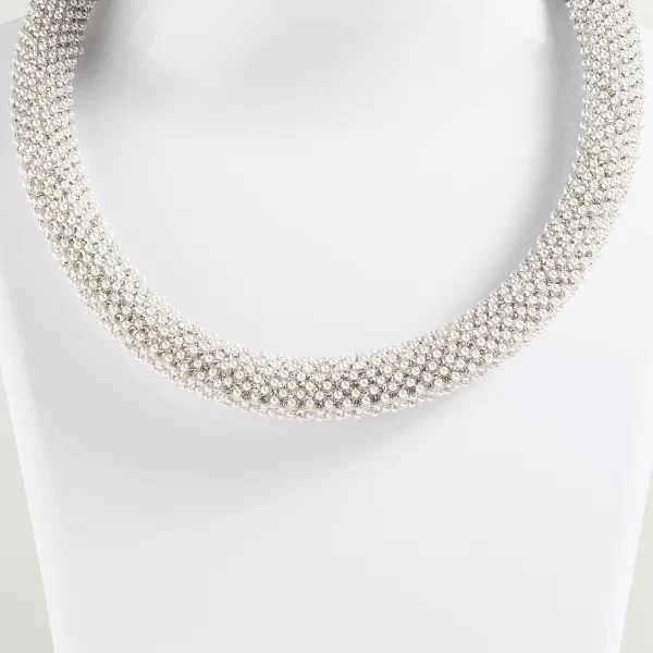 ΚΟΝΤΟ ΚΟΛΙΕ ΑΠΌ ΣΤΡΑΣ ΚΑΙ ΠΕΡΛΕΣ