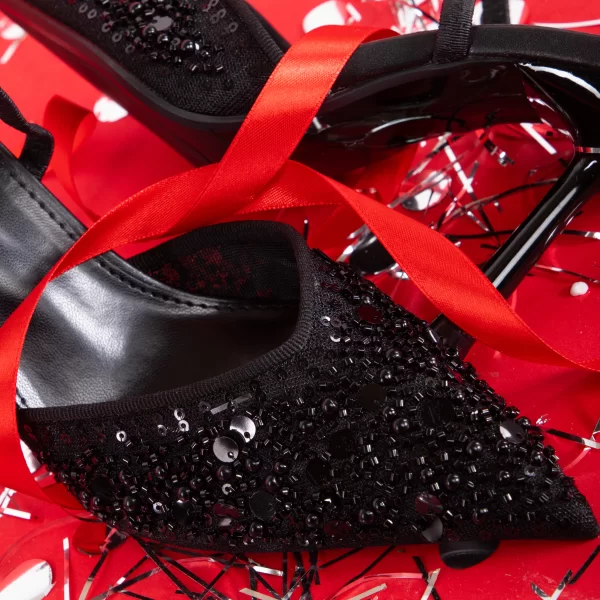 Γόβες Μυτερές με Λάστιχο - Μαύρο