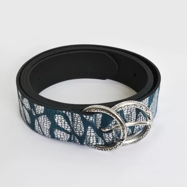Δερμάτινη ζώνη με μεταλλικό μοτίβο & διπλή αγκράφα