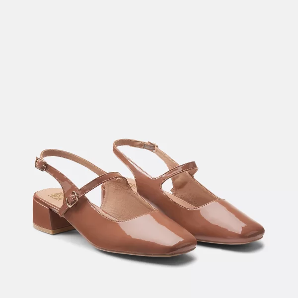 Μπαλαρίνες λουστρίνι με λουράκι και μικρό τακούνι