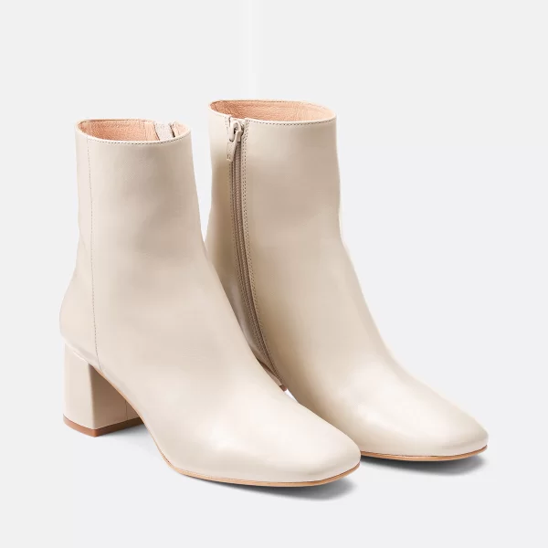 Δερμάτινα μποτάκια με τακούνι