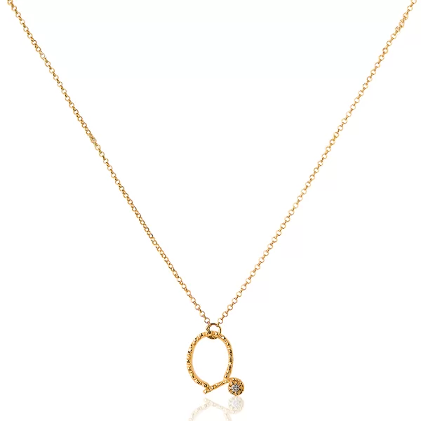 Ασημένιο κολιέ με το γράμμα “Ω” επιχρυσωμένο