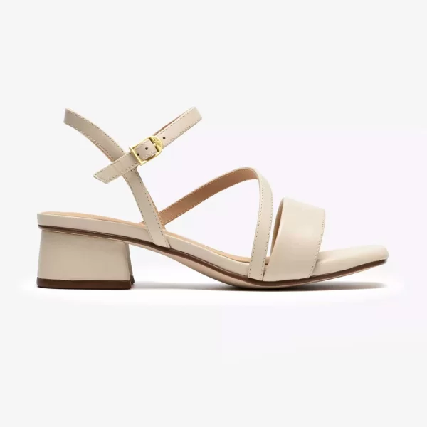 Clarks γυναικεία δερμάτινα πέδιλα με χοντρό τακούνι 