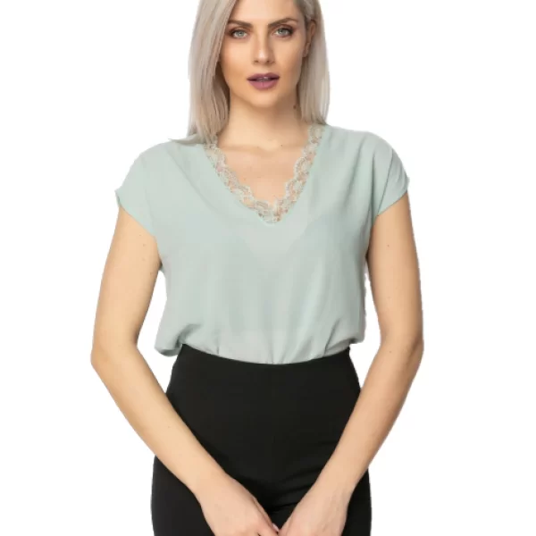 Μπλούζα V με Δαντέλα στο Μπούστο Βεραμάν